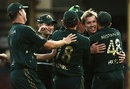 Brett Lee picked up his second five-for of the tournament, Australia v India, 10th ODI, CB Series, Sydney, February 24, 2008 
