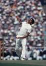 Kapil Dev bowls, fourth Test, India v England, Calcutta, 1982

