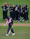 Tyron Henderson walks back after falling for a second-ball duck, Pro40, Hove, September 11, 2008