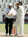 Danish Kaneria points something out to the umpire Peter Parker, South Africa v Pakistan, 3rd Test, Cape Town, January 28, 2007