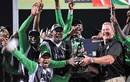 Allen Stanford presents the trophy to his Superstars team, Superstars v England, Antigua, November 1, 2008