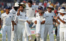 Team-mates give a fitting farewell to Anil Kumble, India v Australia, 3rd Test, Delhi, 5th day, November 2, 2008