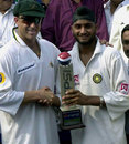 Matthew Hayden and Harbhajan Singh share the Man-of-the-Series trophy, India v Australia, 3rd Test, Chennai, 5th day, March 22, 2001