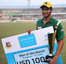 Shakib Al Hasan with the Man-of-the-Match award, Bangladesh v Sri Lanka, Bangladesh Tri-Series, Dhaka, January 14, 2009