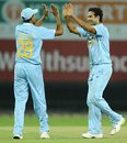 Irfan Pathan high fives Yusuf Pathan, Sri Lanka v India, 4th ODI, Premadasa Stadium, Colombo, February 5, 2009