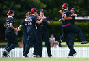 England congratulate Jenny Gunn on getting a wicket, Australia v England, women's World Cup warm-up, Sydney, March 2, 2009