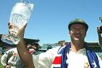 SYDNEY - JANUARY 6: Steve Waugh of Australia does a lap of honour with his teamates after the fifth day of the fifth Ashes Test between Australia and England at the Sydney Cricket Ground in Sydney, Australia on January 6, 2003.
