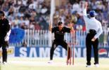 Wasim Akram's appeals for lbw against Matt Horne and umpire Aleem Dar agrees - 2nd ODI at Rawalpindi, New Zealand v Pakistan, 24 Apr 2002