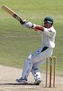 Jacques Kallis pulls en route to his 13th Test century