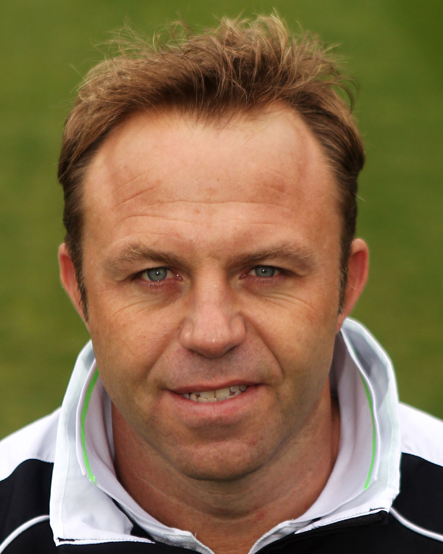 Адамс музыкант. Тревел актер. Солист группы smash into pieces. Adam chris. Adam chris.