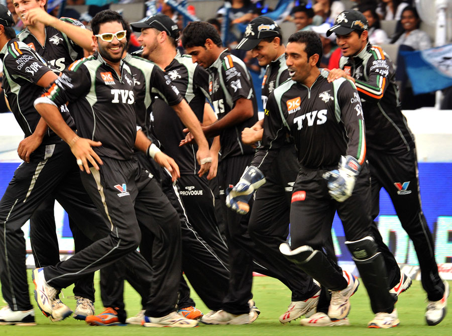 The Pune Warriors strike a happy pose ahead of the game | Photo | Indian  Premier League | ESPNcricinfo.com