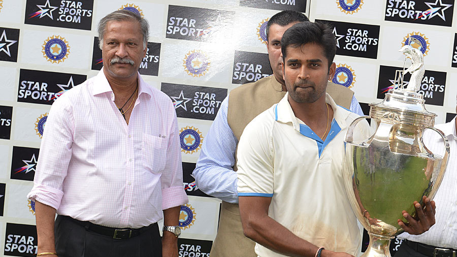 Karnataka captain Vinay Kumar holds the Ranji Trophy Karnataka captain Vinay Kumar holds the Ranji Trophy