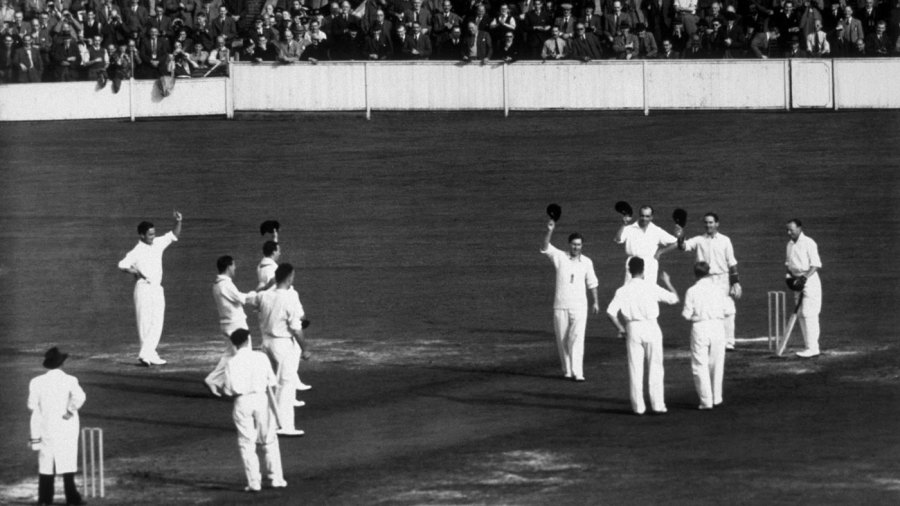 England players doff their hats to Don Bradman in his final Test innings