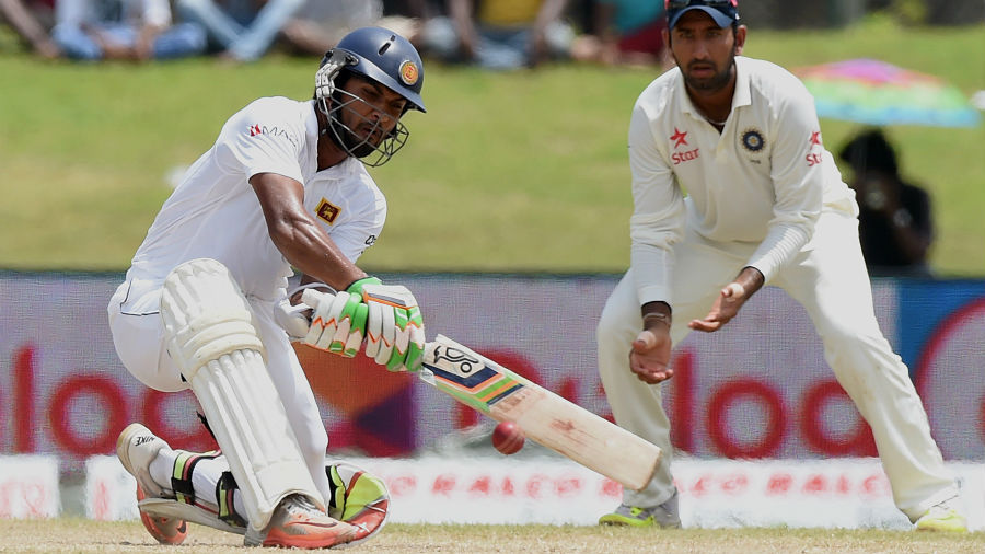 Dinesh Chandimal plays the reverse sweep Dinesh Chandimal plays the reverse sweep