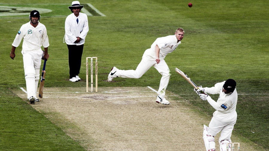 Nathan Astle hooks a bouncer from Matthew Hoggard Nathan Astle hooks a bouncer from Matthew Hoggard