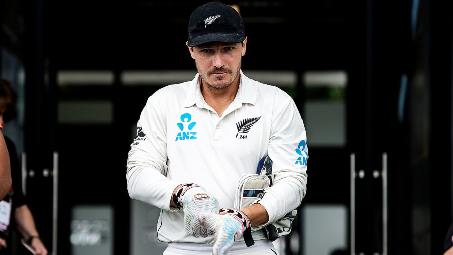 BJ Watling puts his gloves on BJ Watling puts his gloves on