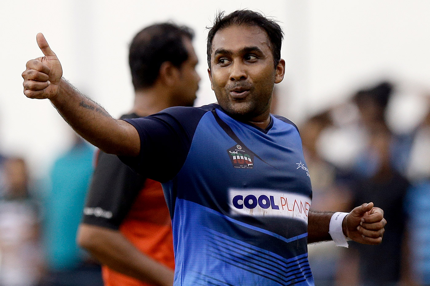 Mahela Jayawardene gives a thumbs up