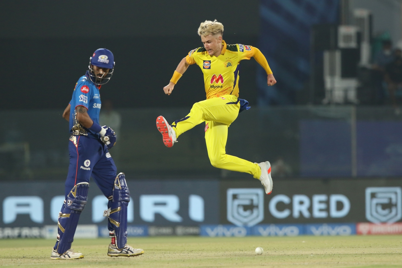 MI v CSK - Sam Curran 3/34