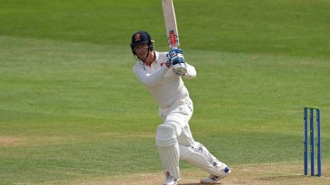 Simon Harmer rescues Essex with the bat as Hampshire fumble