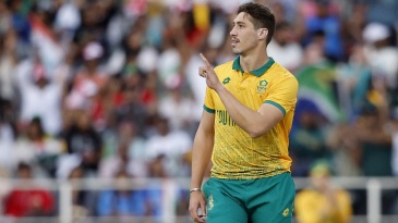 SA opt to bowl in tri-series opener against Zimbabwe; Pretorius, Bosch, Hermann make debuts
