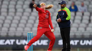 Smale, Ecclestone trump Sunrisers to keep Thunder’s hopes alive