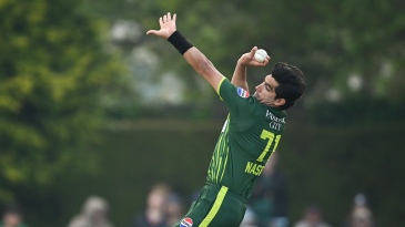 Pakistan opt to bat; Naseem, Usman Tariq back