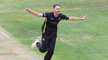 Gloucestershire seamer Zaman Akhter agrees to join Essex