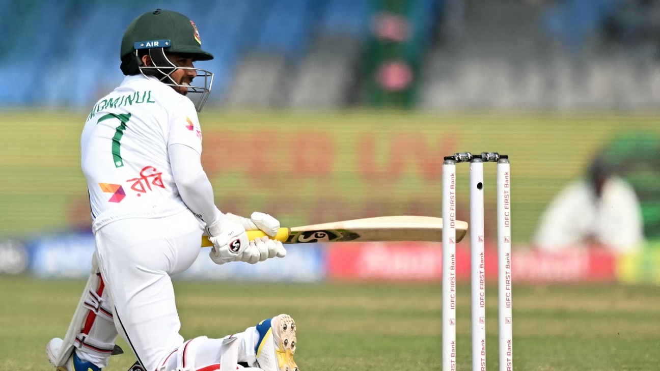 Mominul and Mushfiqur take Bangladesh lead towards 500