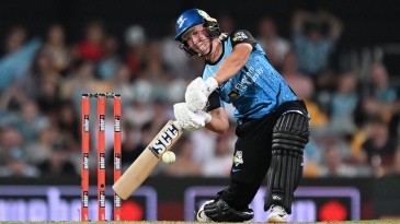 Lancashire sign Maddie Pena as cover for injured Gaby Lewis