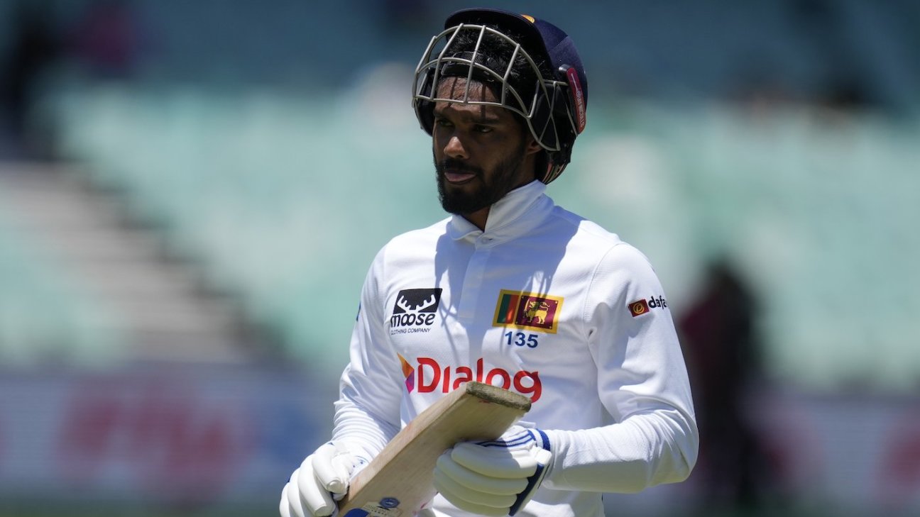 Dhananjaya de Silva steps down as Sri Lanka Test captain