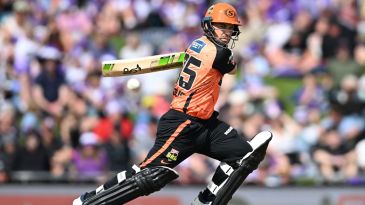 Inglis leaves Test squad after suffering calf strain with BBL return unknown