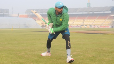 Pakistan bat after fog delays toss; Imlach debuts for West Indies