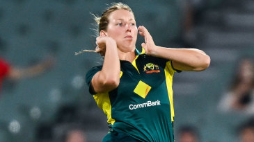 Australia pick Brown ahead of Schutt and bat against New Zealand