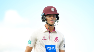 Allround Overton condemns Essex to ten-wicket thumping