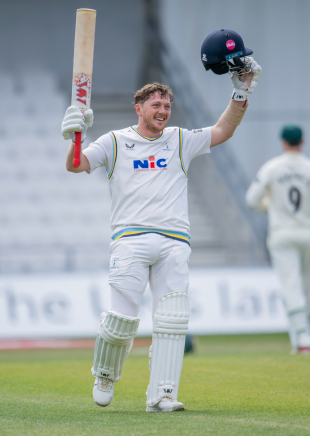 Bess leads the battery as Worcestershire are sunk in three days