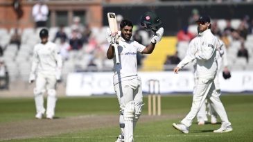 Record Ahmed-Hill stand gives Foxes the upper hand