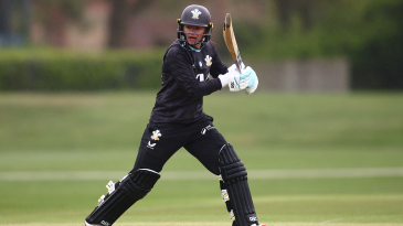 Wyatt-Hodge hits the heights as Surrey crush Warwickshire