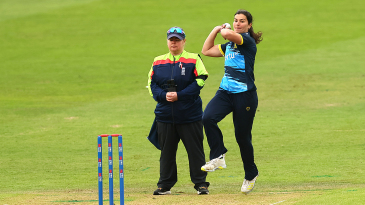 Warwickshire, Hampshire tie in season-opening thriller