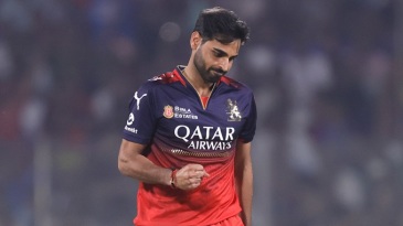 Bhuvneshwar and Hazlewood restrict DC to 162