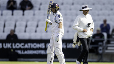 Warwickshire survive fine 90 from Joe Root to set up 185 victory target