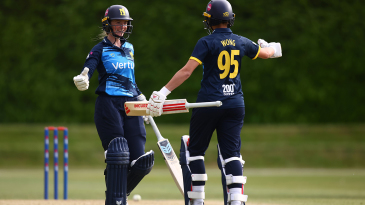 Perrin, Wraith, Ellis lead Warwickshire home in record chase