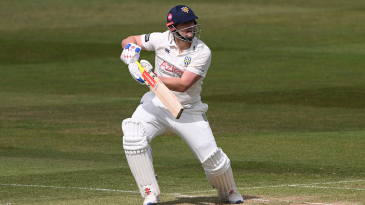 Worrall burst lifts Surrey after Durahm battle on Lees hundred