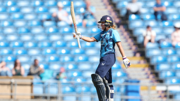 Yorkshire get the better of Essex to march into quarter-finals