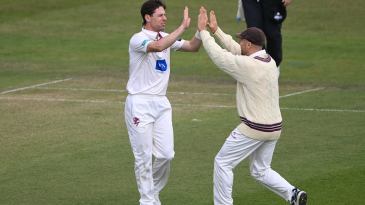Matt Henry four-for lifts Somerset but Durham still in the fight