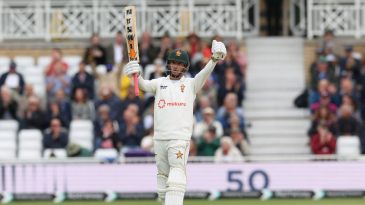 Sean Williams leads Zimbabwe’s fight as England made to toil