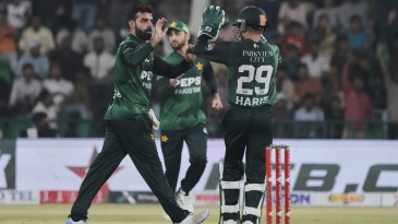 Pakistan opt bowl in third T20I; Bangladesh hand debut to Khaled Ahmed