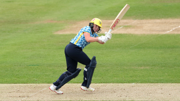 Charis Pavely’s unbeaten fifty steers Warwickshire to another win