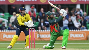 Louis Kimber leads from the front as Foxes win thriller