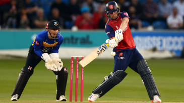Jordan Cox finds form but rain saves Sussex to keep Essex winless