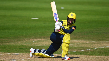 Hampshire edge out Essex in low-scoring tussle at Chelmsford